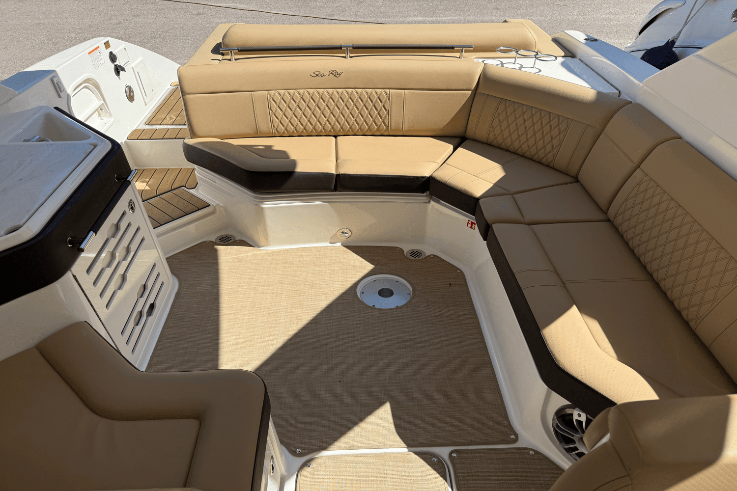 2025 Sea Ray SLX 310 Image Thumbnail #8