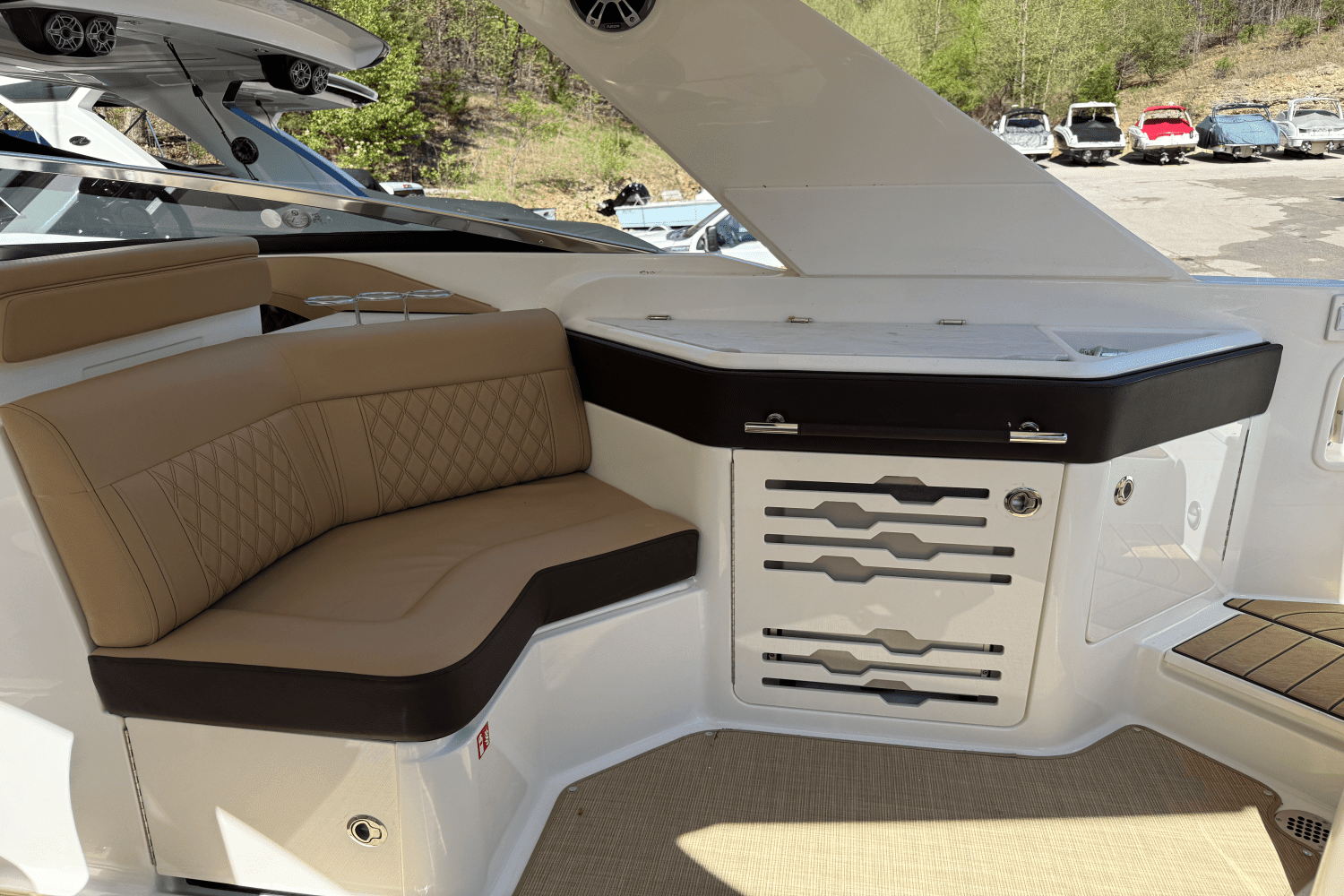 2025 Sea Ray SLX 310 Image Thumbnail #10