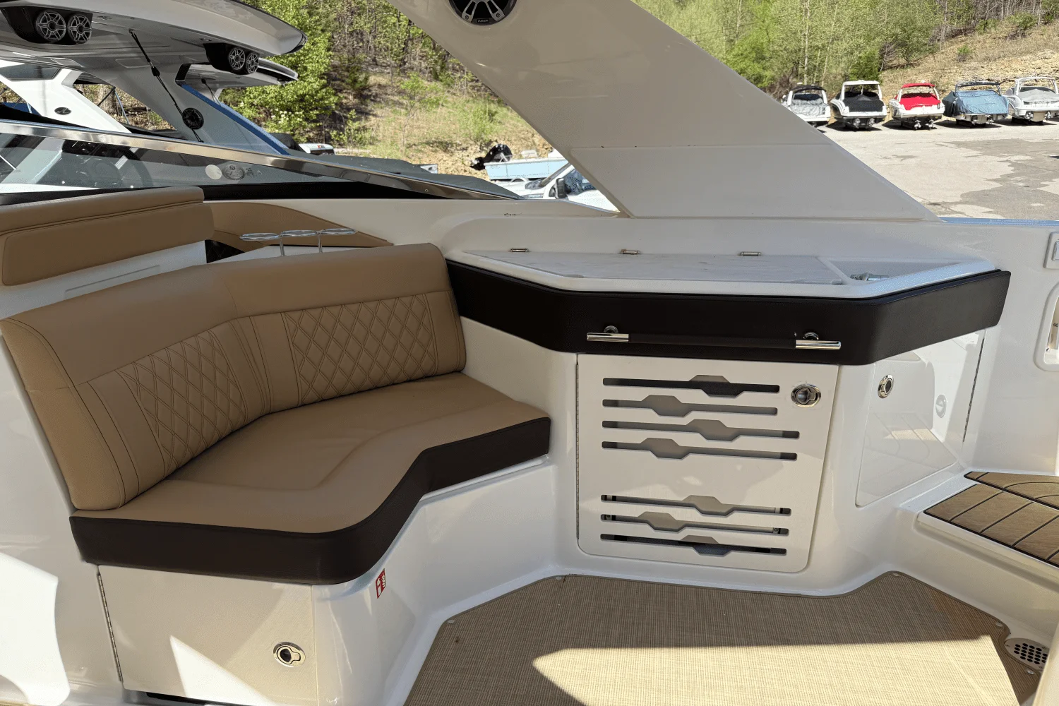 2025 Sea Ray SLX 310 Image Thumbnail #10