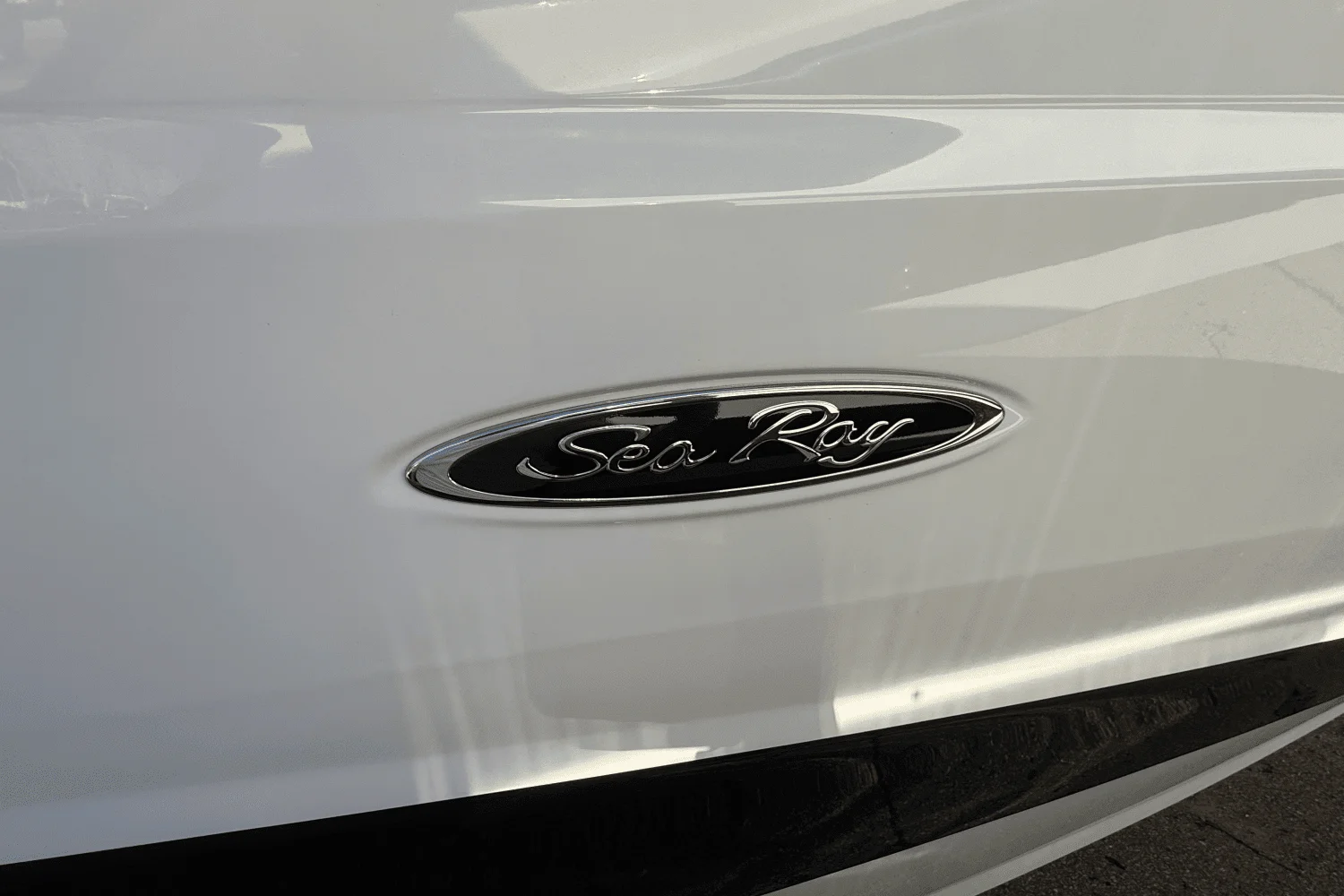 2025 Sea Ray SLX 310 Image Thumbnail #3