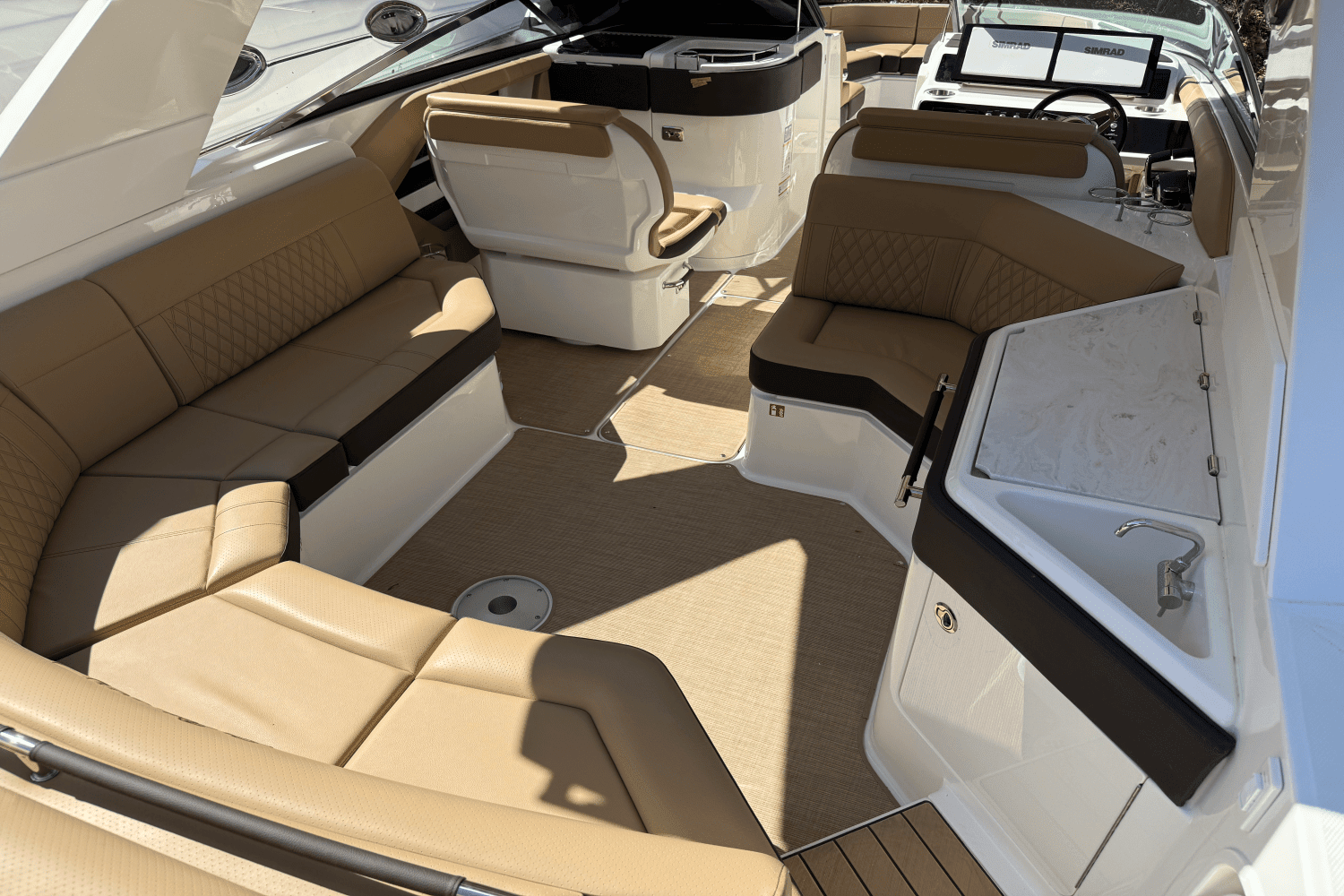 2025 Sea Ray SLX 310 Image Thumbnail #9