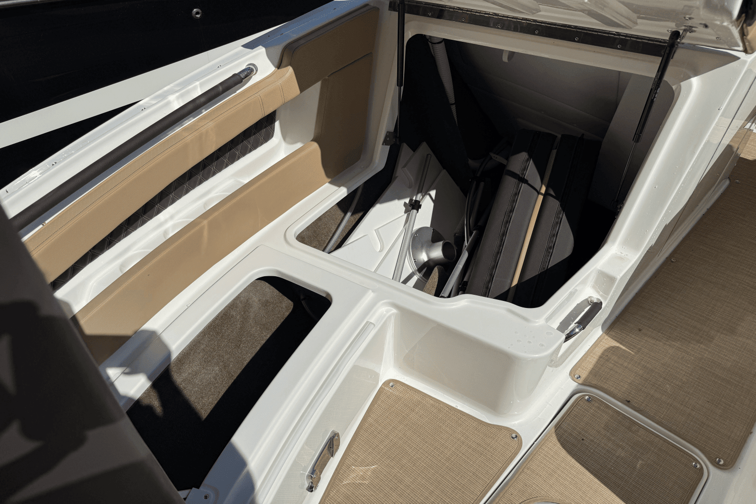 2025 Sea Ray SLX 310 Image Thumbnail #20