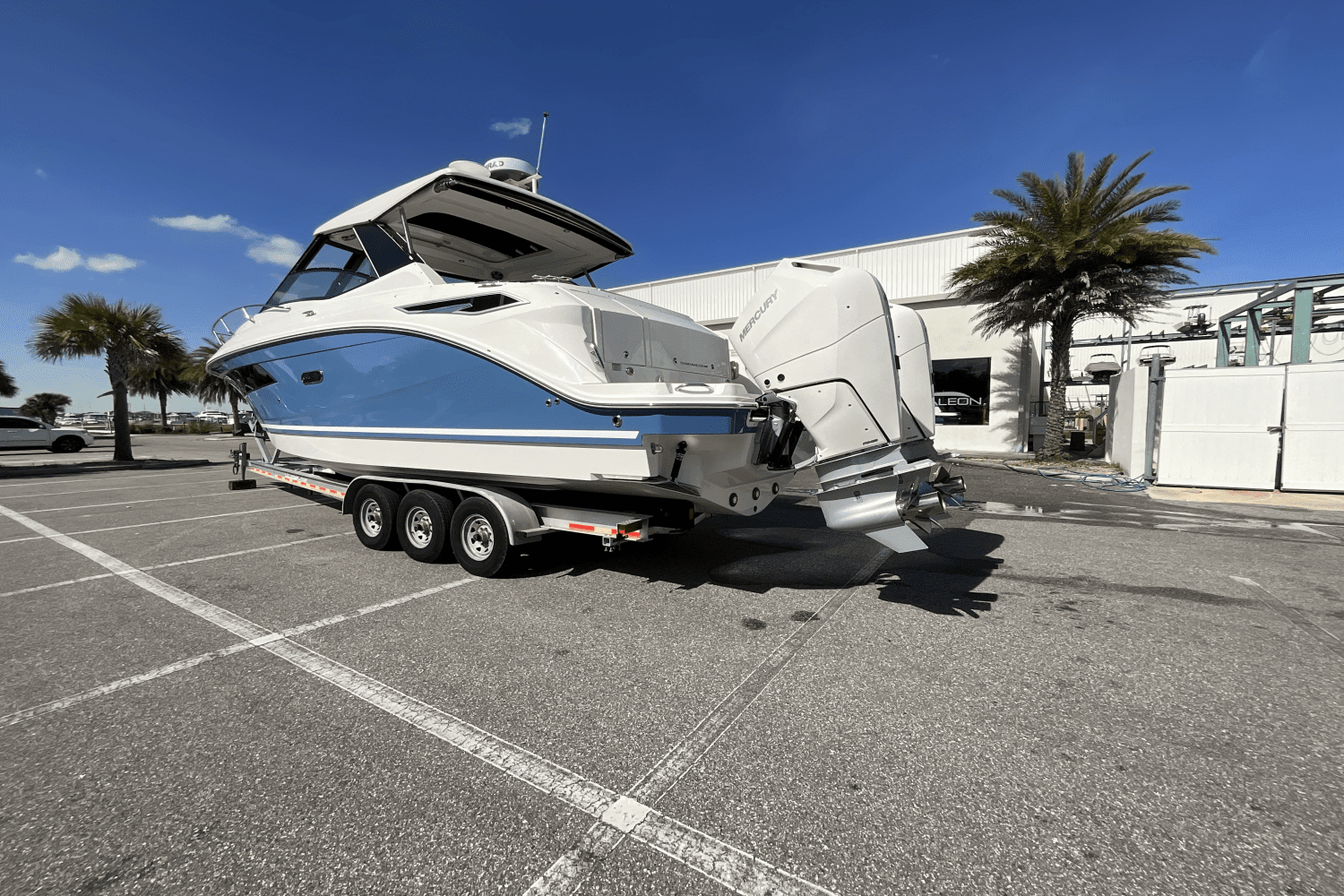 2025 Sea Ray Sundancer 320 Outboard Image Thumbnail #32