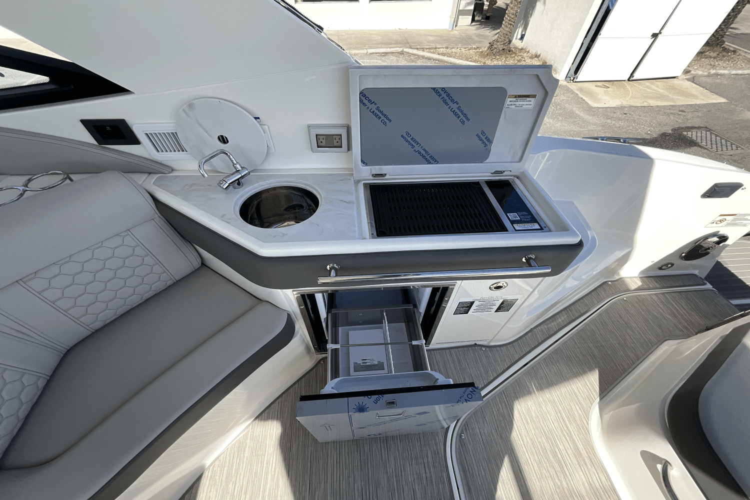 2025 Sea Ray Sundancer 320 Outboard Image Thumbnail #48