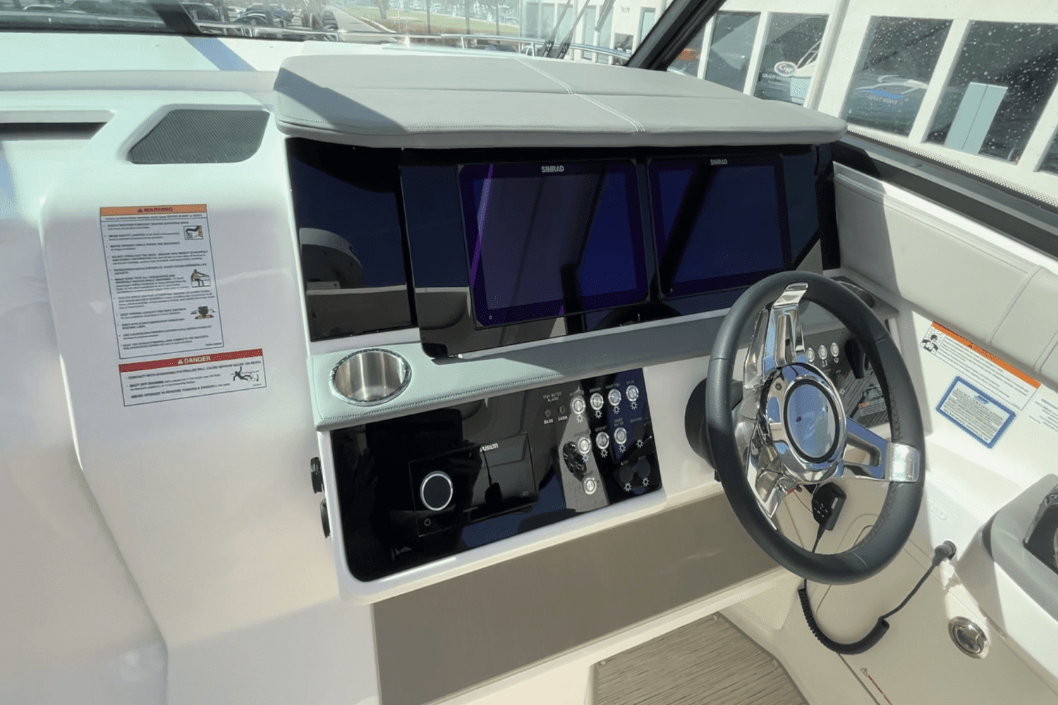 2025 Sea Ray Sundancer 320 Outboard Image Thumbnail #17