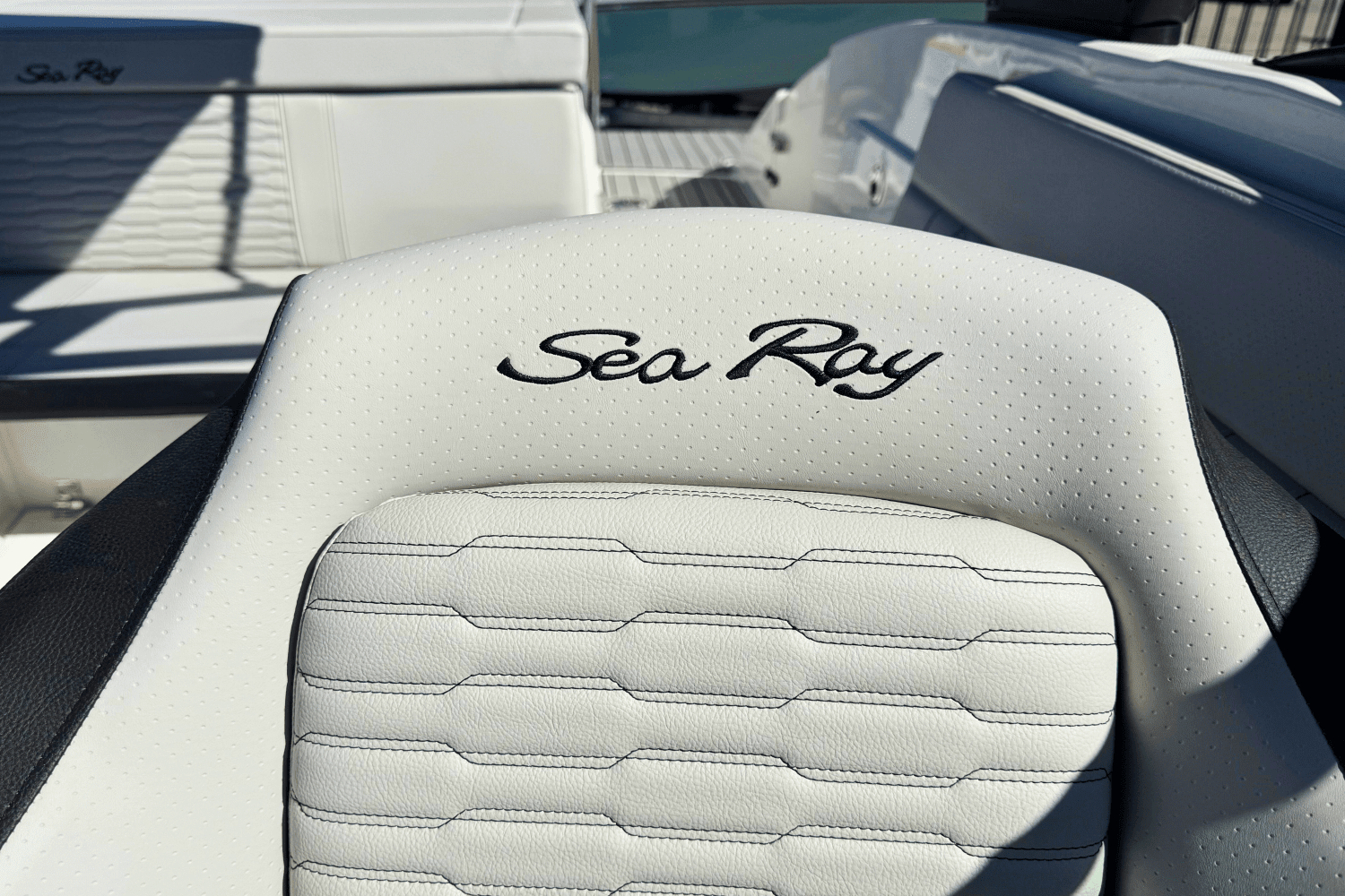2025 Sea Ray SPX 230 Outboard Image Thumbnail #7