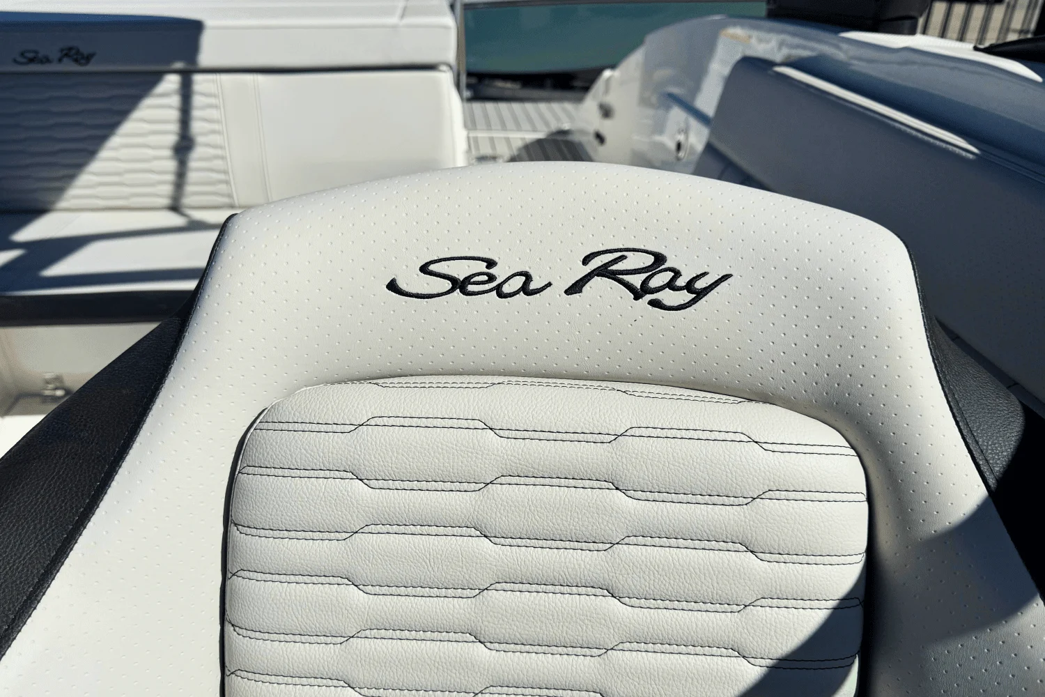 2025 Sea Ray SPX 230 Outboard Image Thumbnail #11