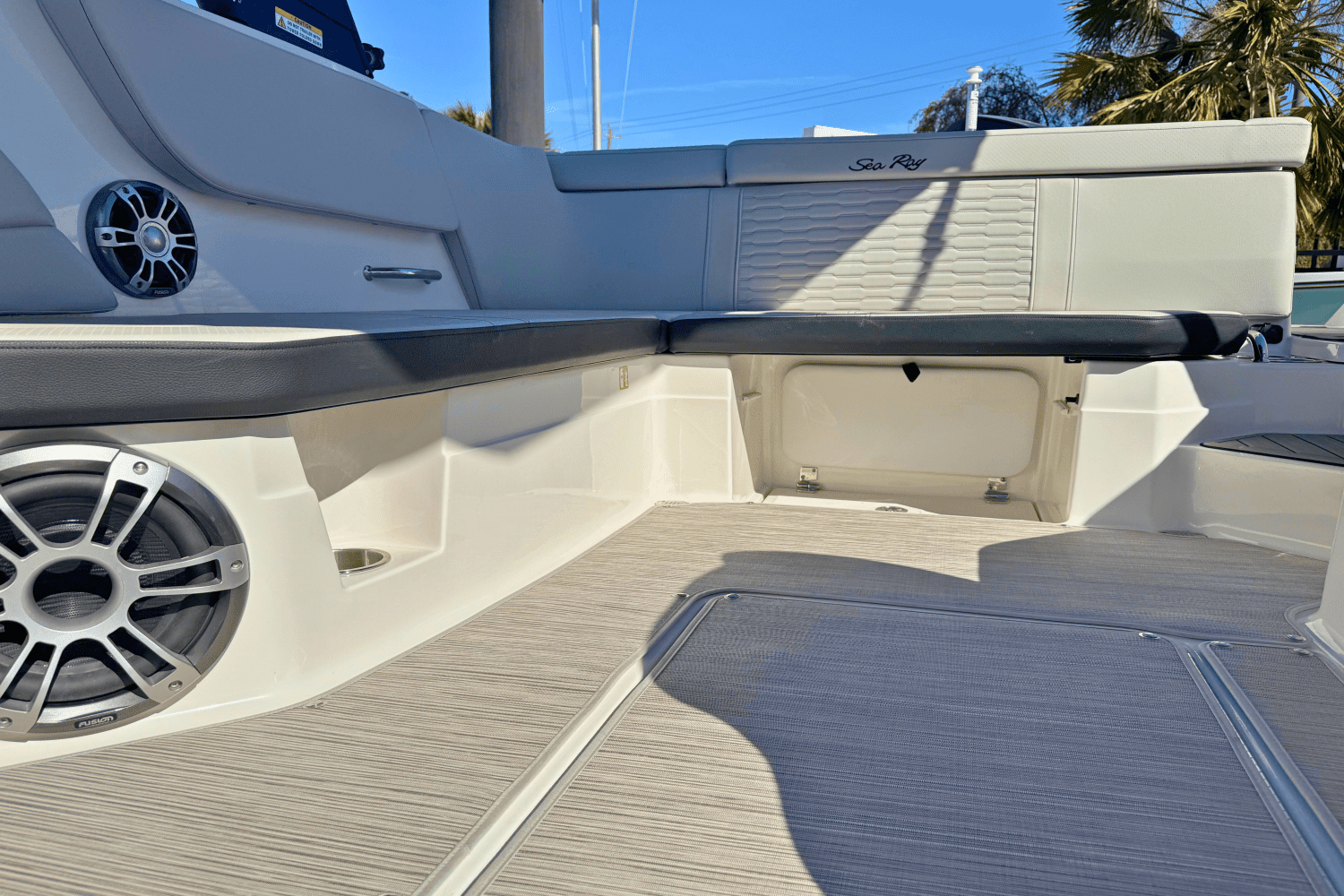 2025 Sea Ray SPX 230 Outboard Image Thumbnail #8