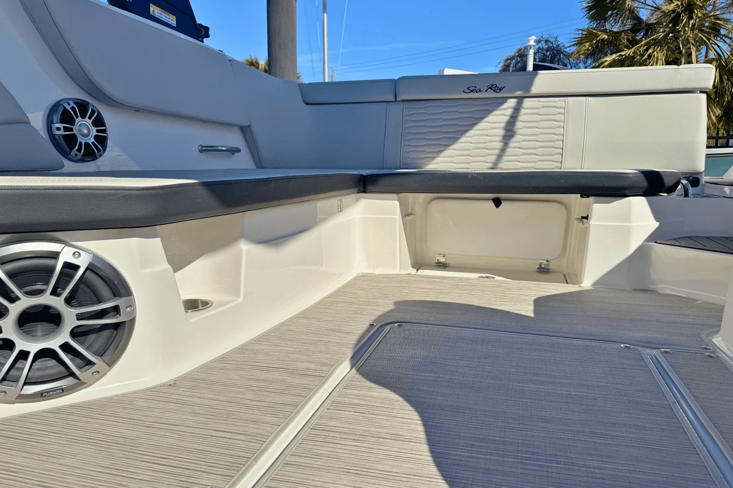 2025 Sea Ray SPX 230 Outboard Image Thumbnail #8