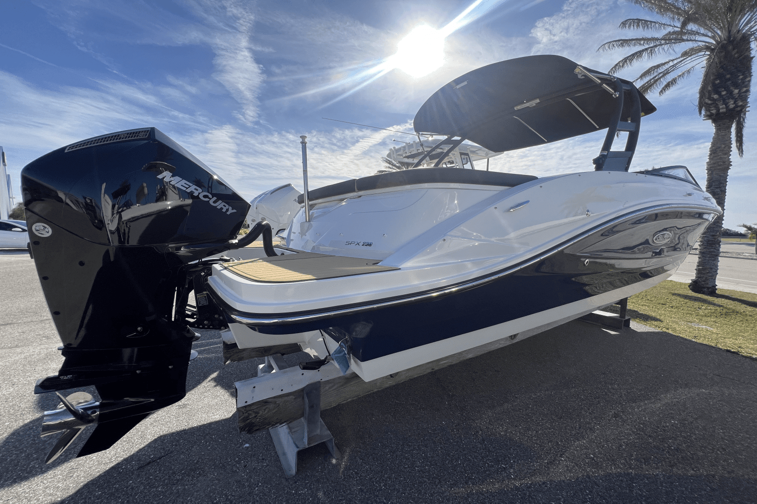 2025 Sea Ray SPX 230 Outboard Image Thumbnail #4