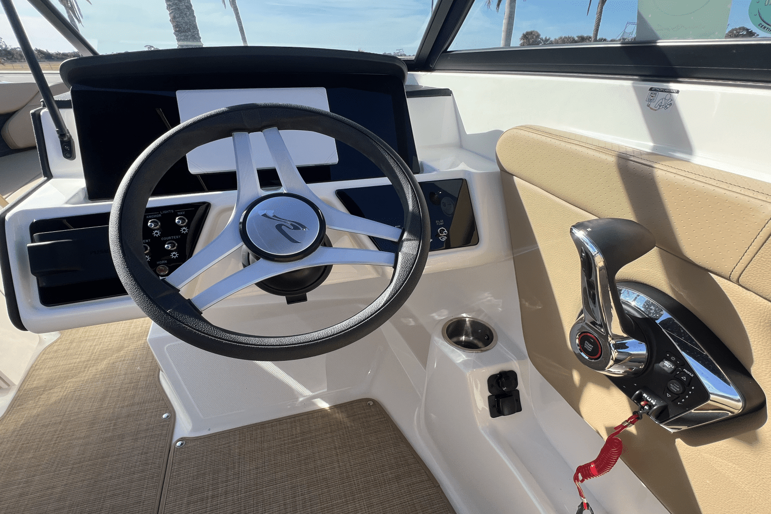 2025 Sea Ray SPX 230 Outboard Image Thumbnail #19