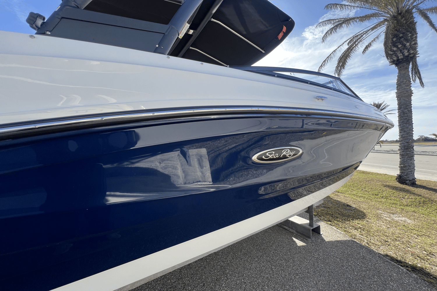 2025 Sea Ray SPX 230 Outboard Image Thumbnail #3