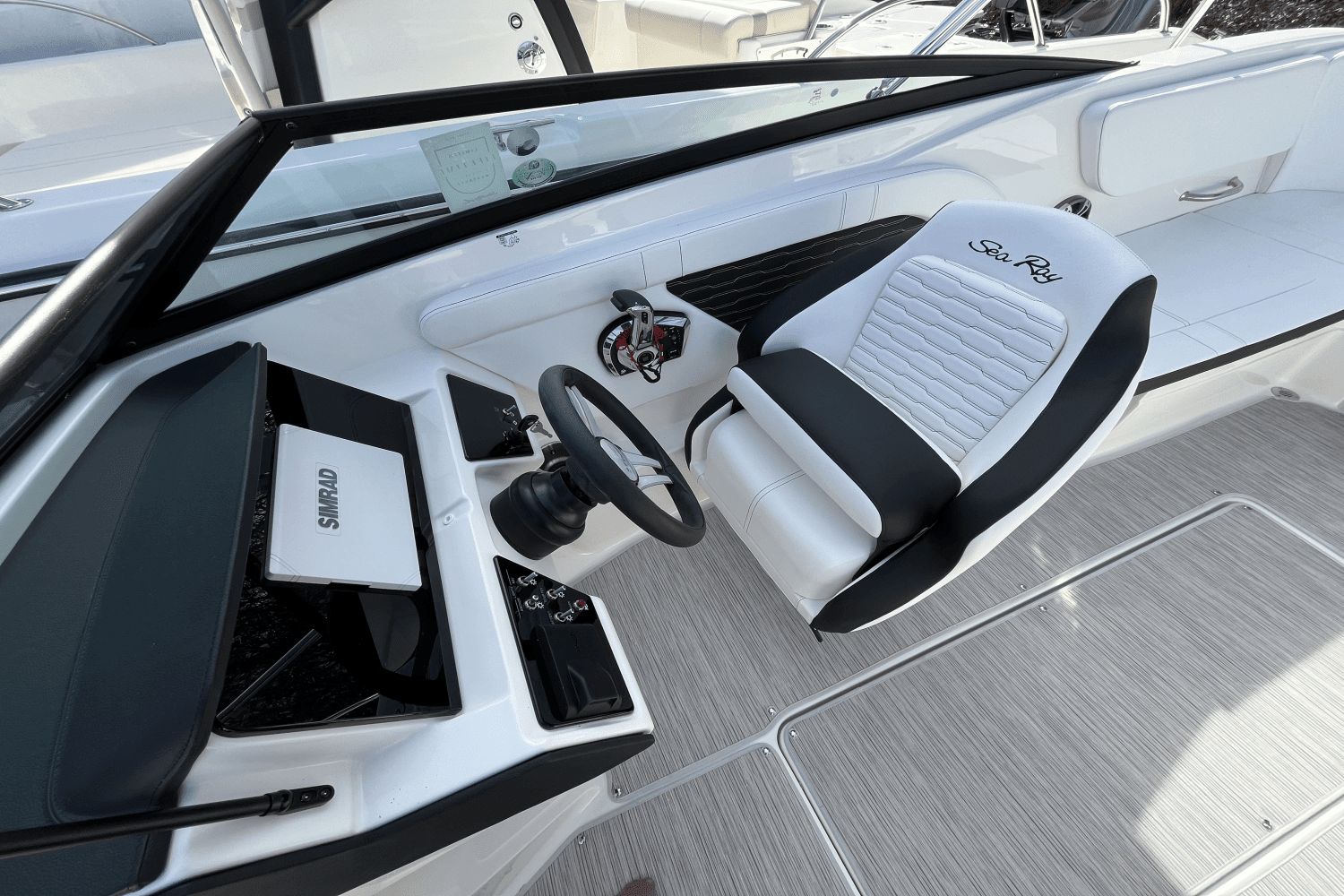 2025 Sea Ray SPX 230 Outboard Image Thumbnail #9