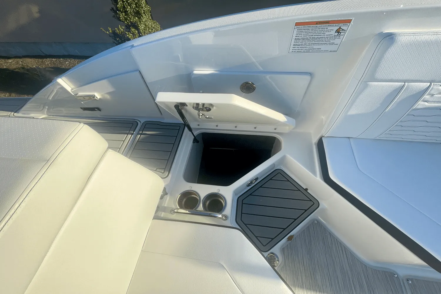 2025 Sea Ray SPX 230 Outboard Image Thumbnail #5