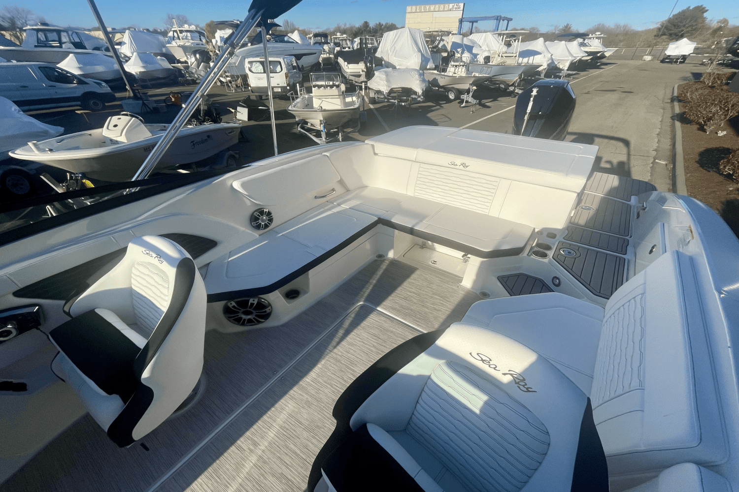 2025 Sea Ray SPX 230 Outboard Image Thumbnail #12