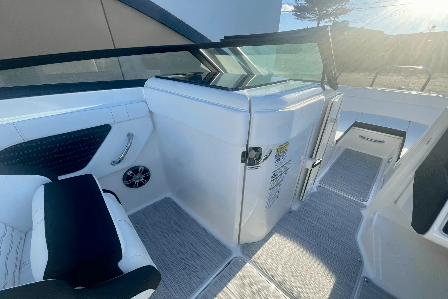2025 Sea Ray SPX 230 Outboard Image Thumbnail #17