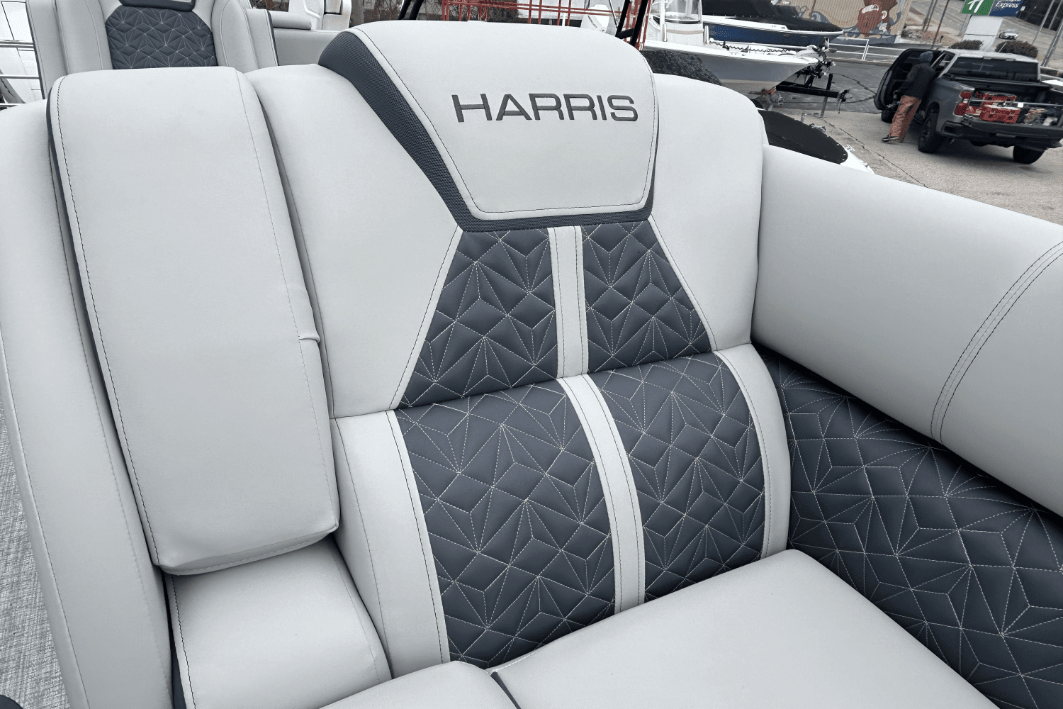 2025 Harris 250 Grand Mariner Image Thumbnail #6