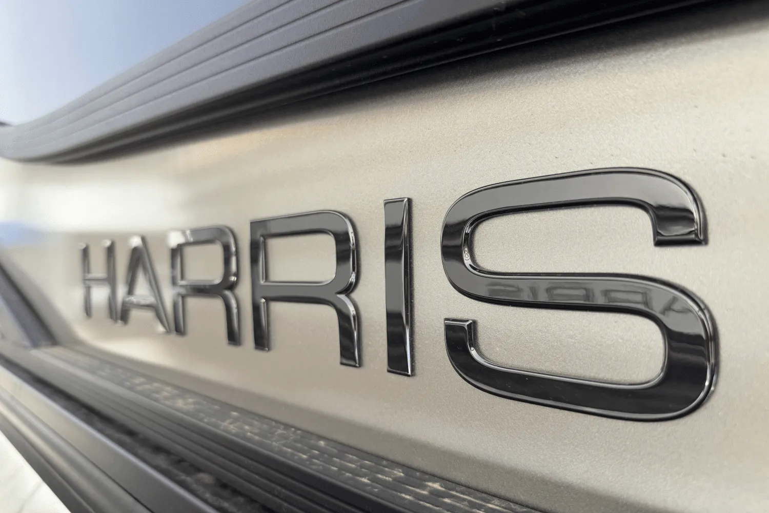 2025 Harris Grand Mariner 250 Image Thumbnail #3