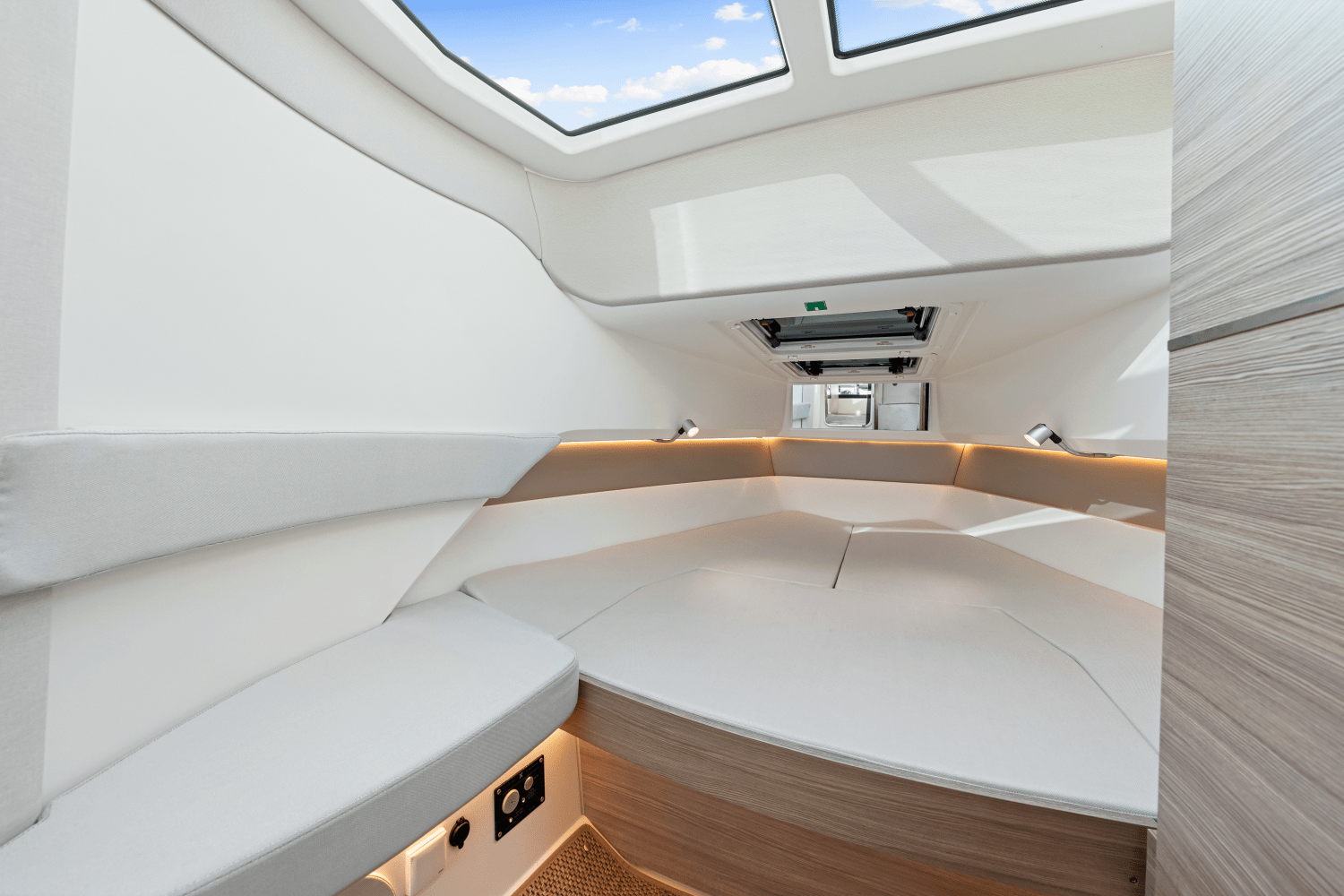 2025 Saxdor 320 GTC Image Thumbnail #62