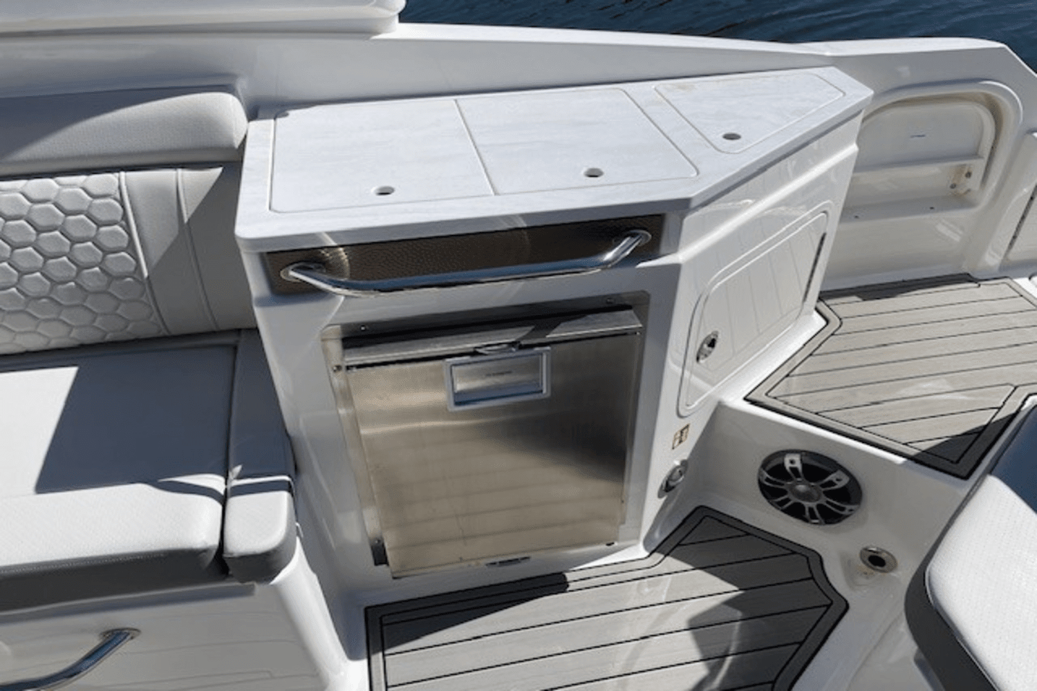 2025 Sea Ray SDX 290 Outboard Image Thumbnail #10