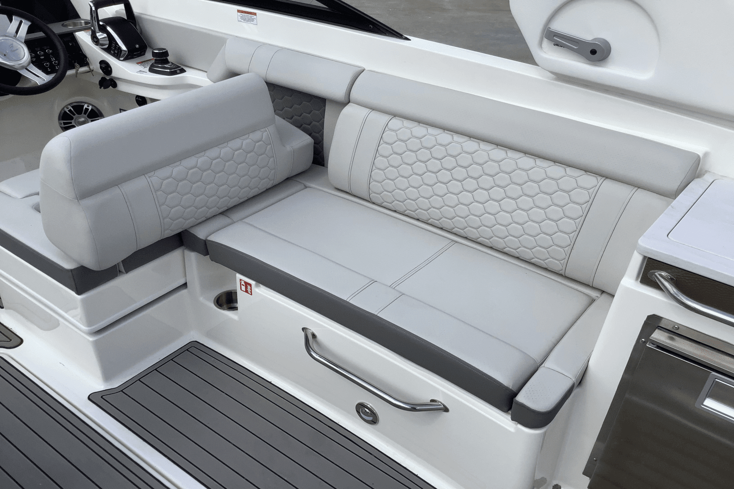 2025 Sea Ray SDX 290 Outboard Image Thumbnail #18