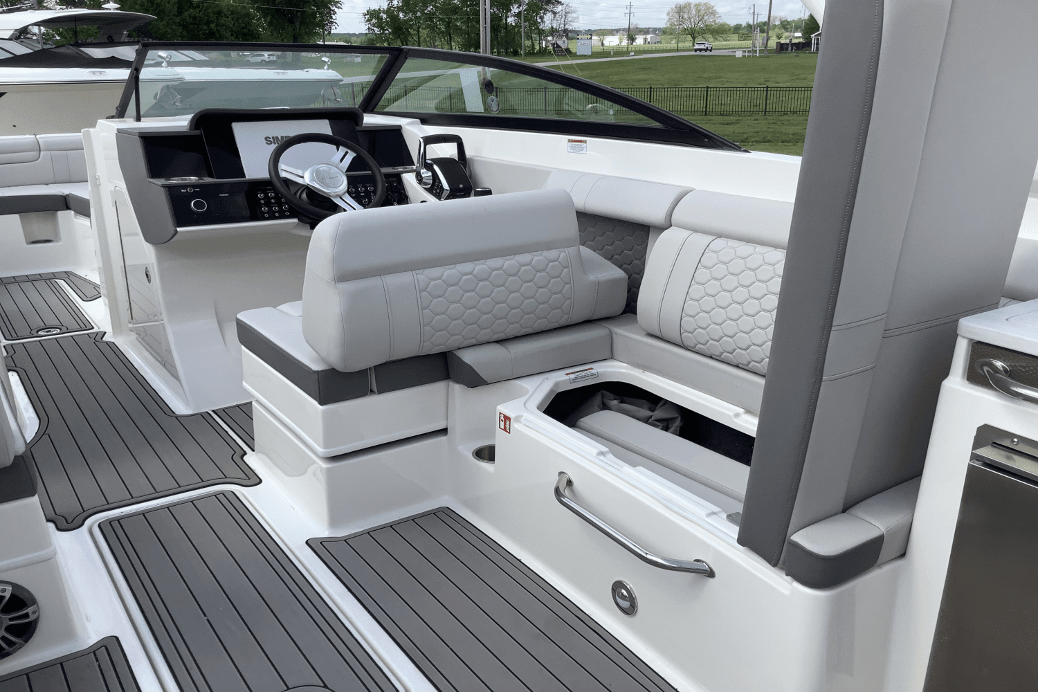 2025 Sea Ray SDX 290 Outboard Image Thumbnail #17