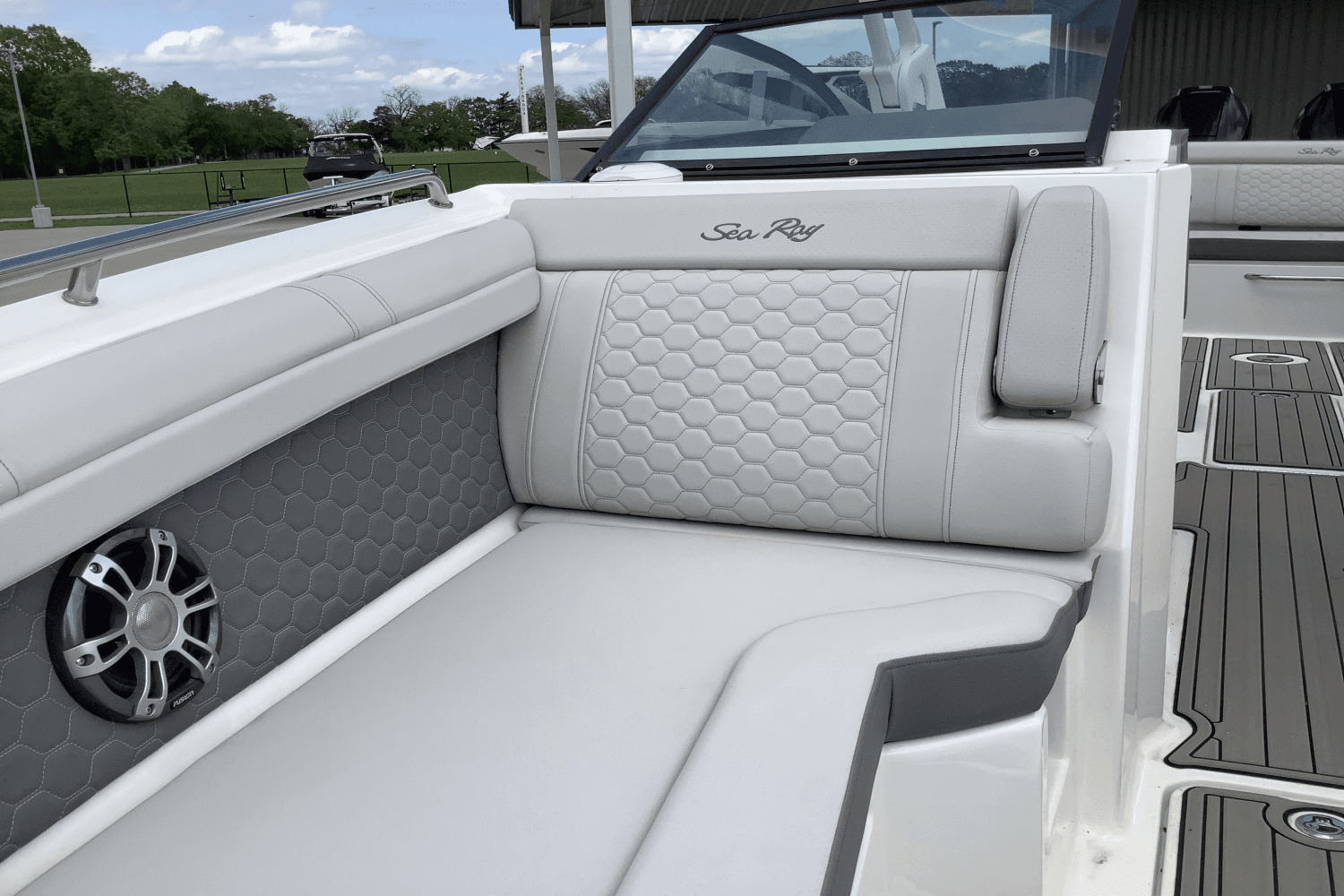 2025 Sea Ray SDX 290 Outboard Image Thumbnail #35