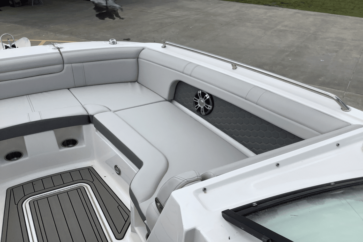 2025 Sea Ray SDX 290 Outboard Image Thumbnail #32