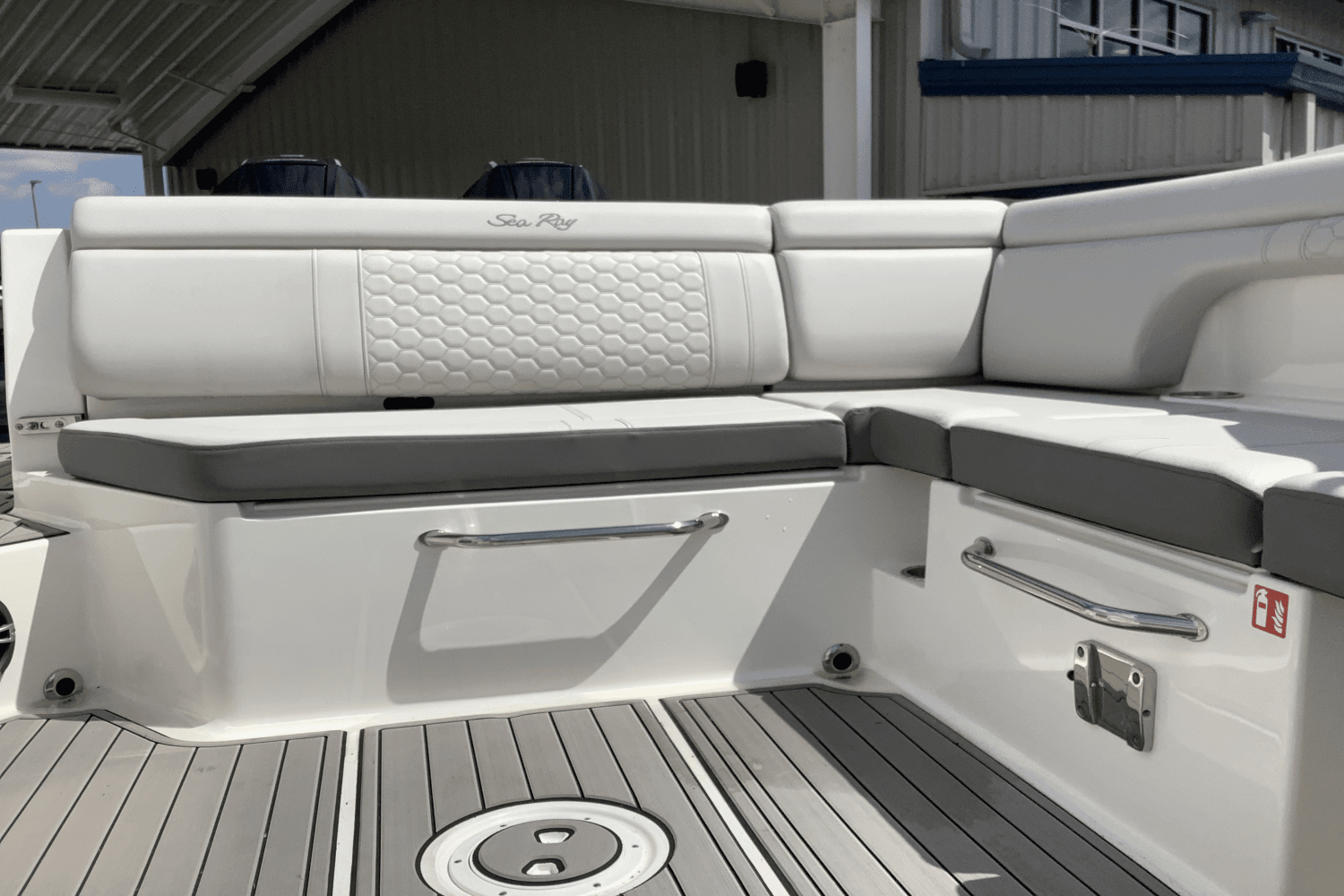 2025 Sea Ray SDX 290 Outboard Image Thumbnail #11