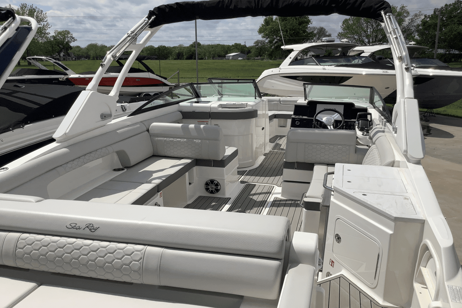 2025 Sea Ray SDX 290 Outboard Image Thumbnail #7