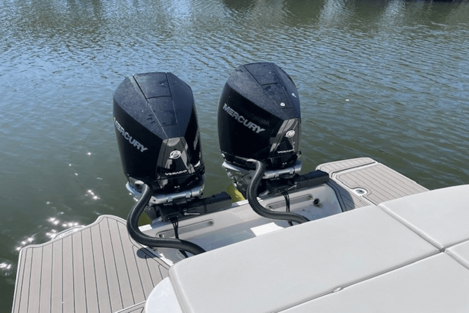 2025 Sea Ray SDX 290 Outboard Image Thumbnail #9