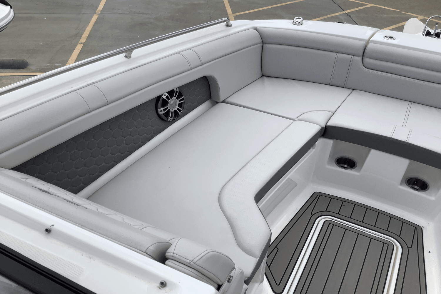 2025 Sea Ray SDX 290 Outboard Image Thumbnail #31