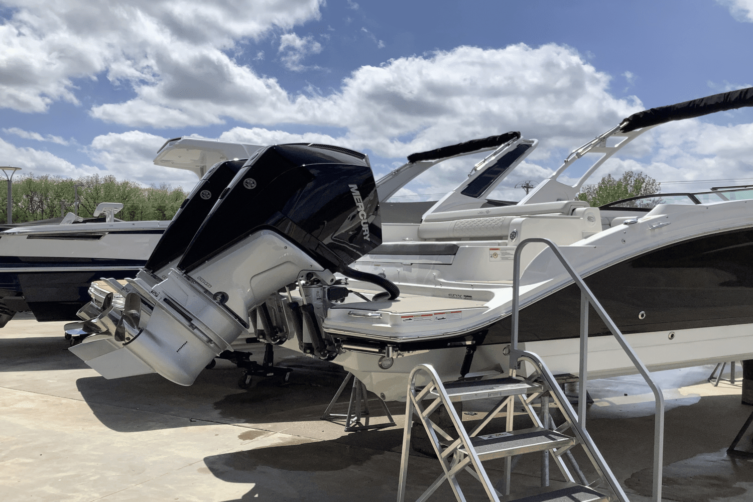 2025 Sea Ray SDX 290 Outboard Image Thumbnail #3