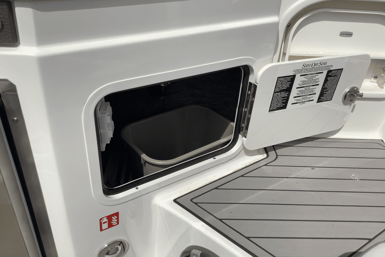 2025 Sea Ray SDX 290 Outboard Image Thumbnail #15