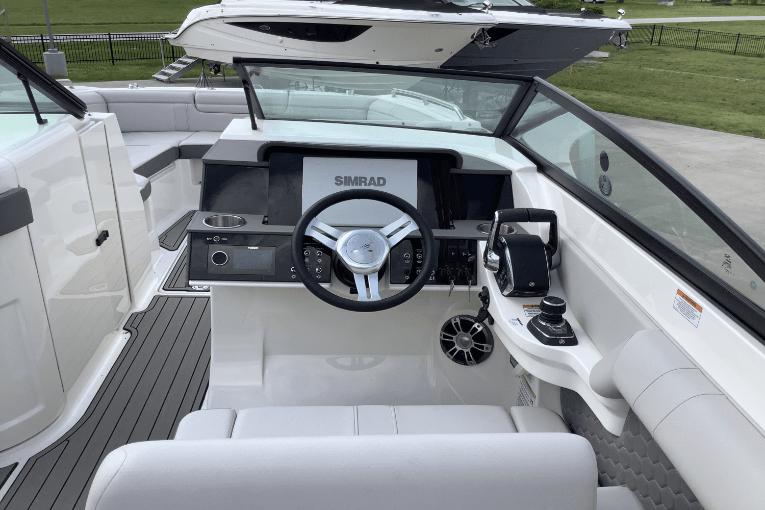 2025 Sea Ray SDX 290 Outboard Image Thumbnail #19