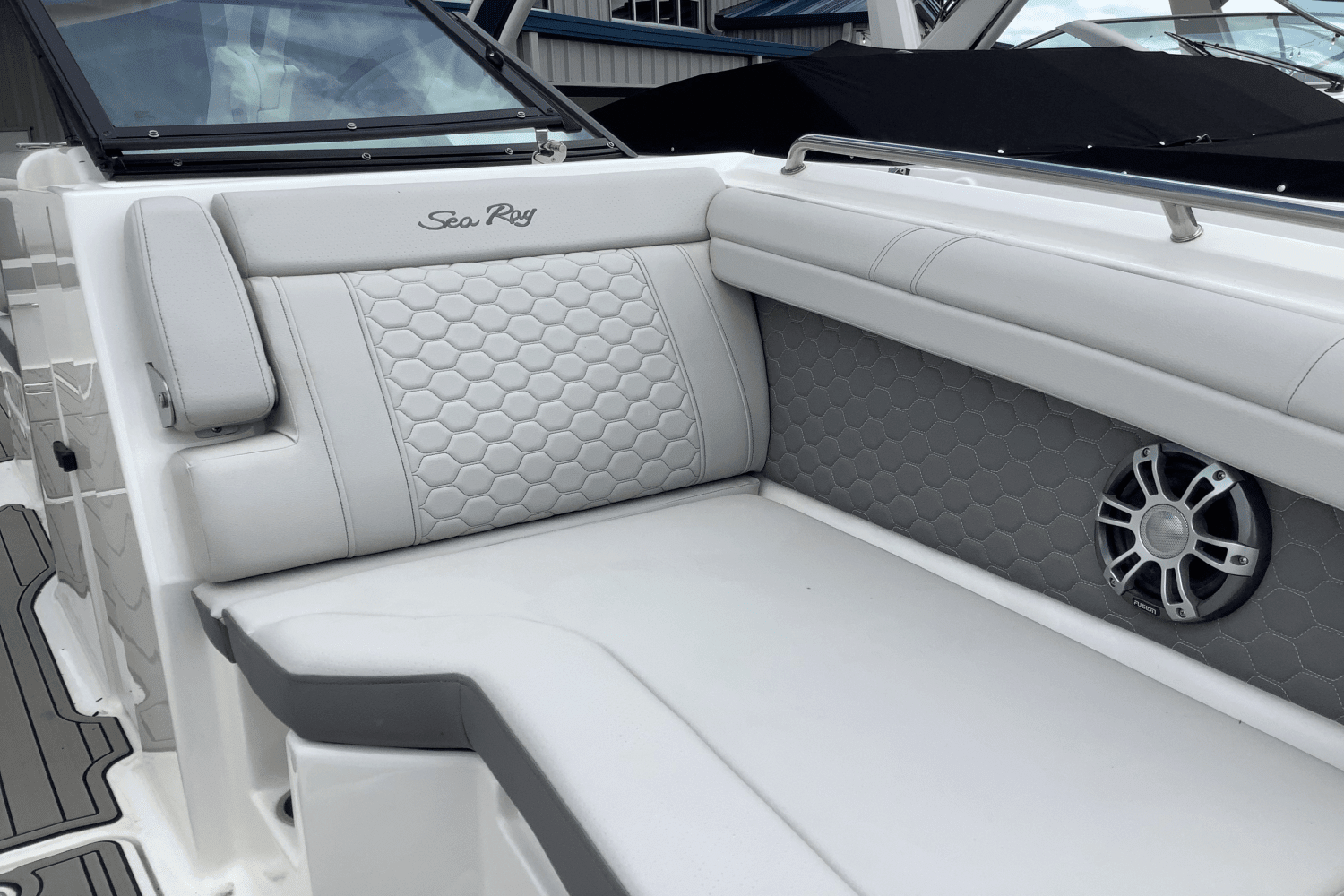 2025 Sea Ray SDX 290 Outboard Image Thumbnail #34