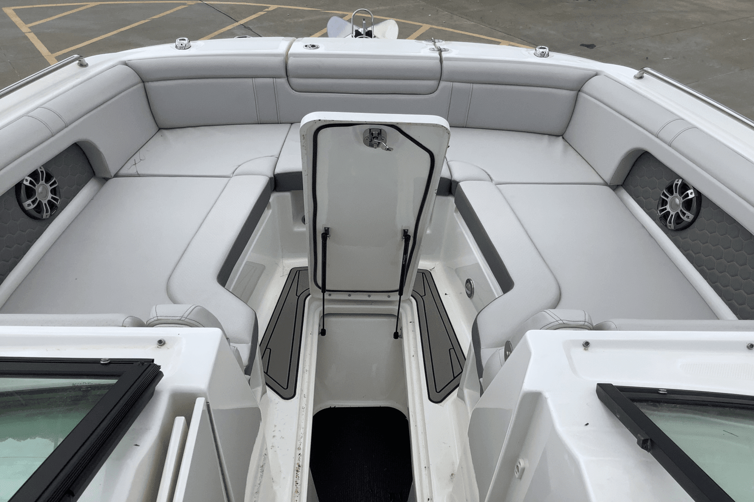 2025 Sea Ray SDX 290 Outboard Image Thumbnail #37