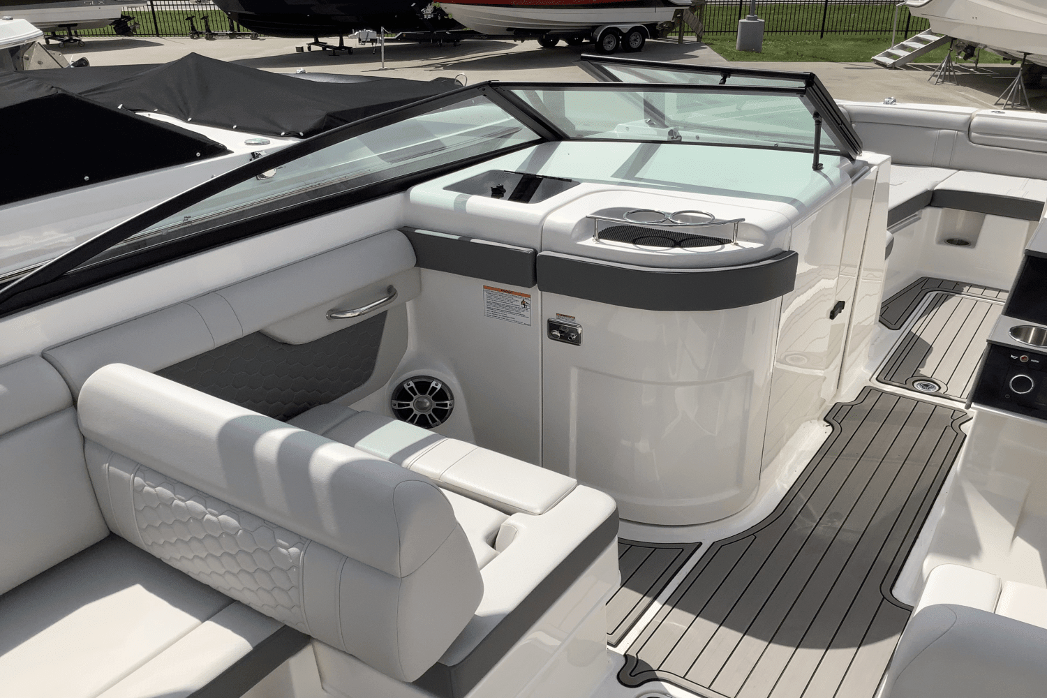 2025 Sea Ray SDX 290 Outboard Image Thumbnail #24