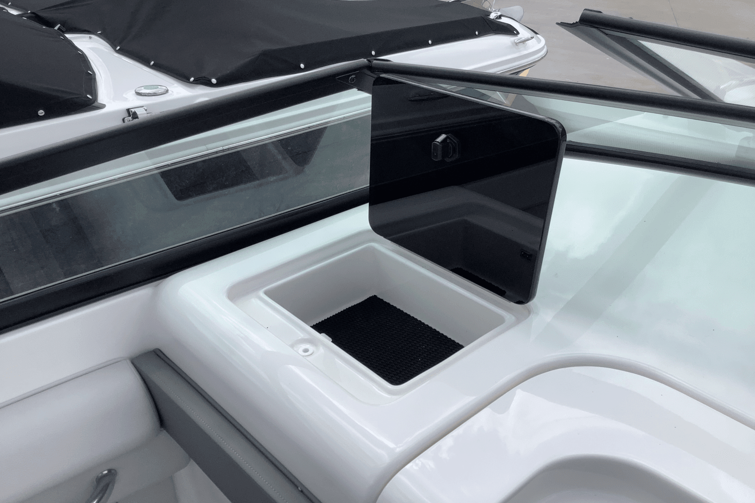 2025 Sea Ray SDX 290 Outboard Image Thumbnail #27
