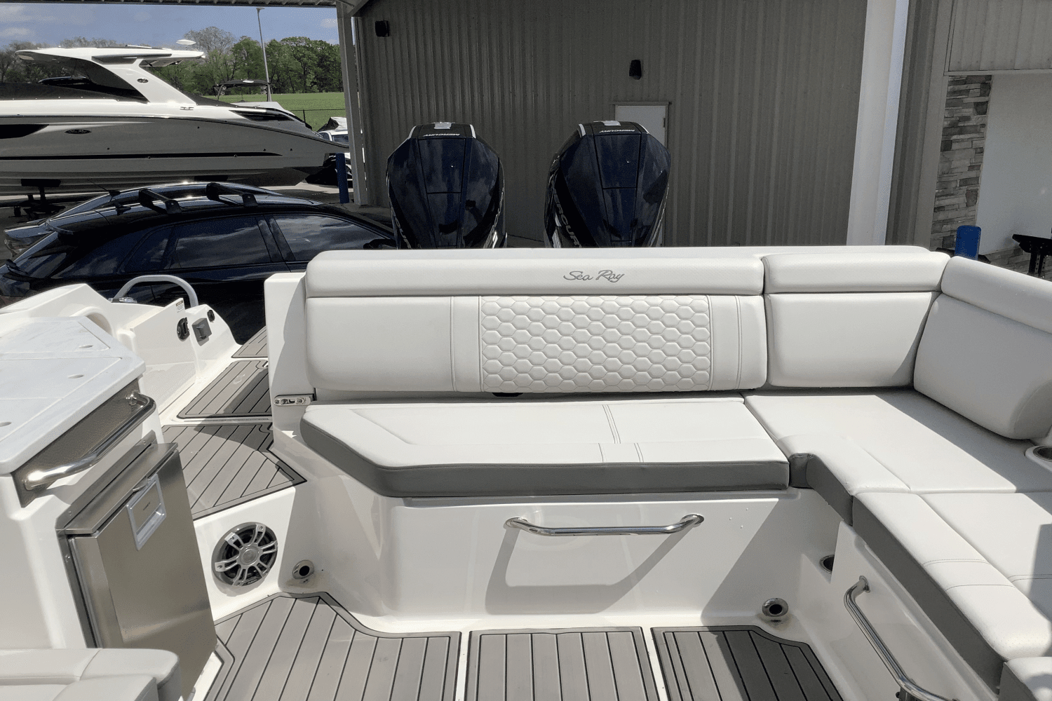 2025 Sea Ray SDX 290 Outboard Image Thumbnail #9