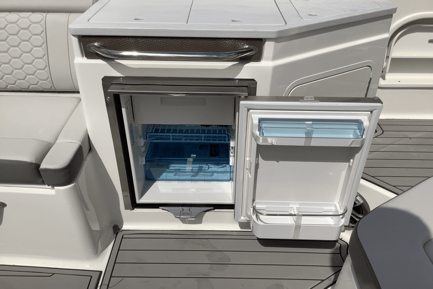 2025 Sea Ray SDX 290 Outboard Image Thumbnail #14