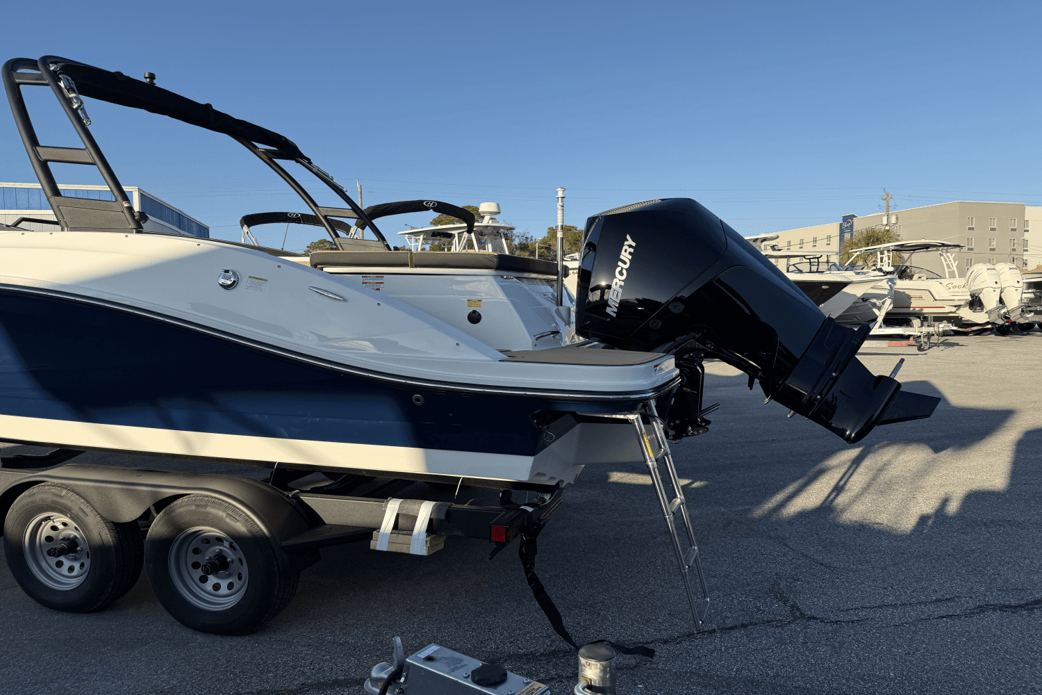 2025 Sea Ray SPX 230 Outboard Image Thumbnail #4