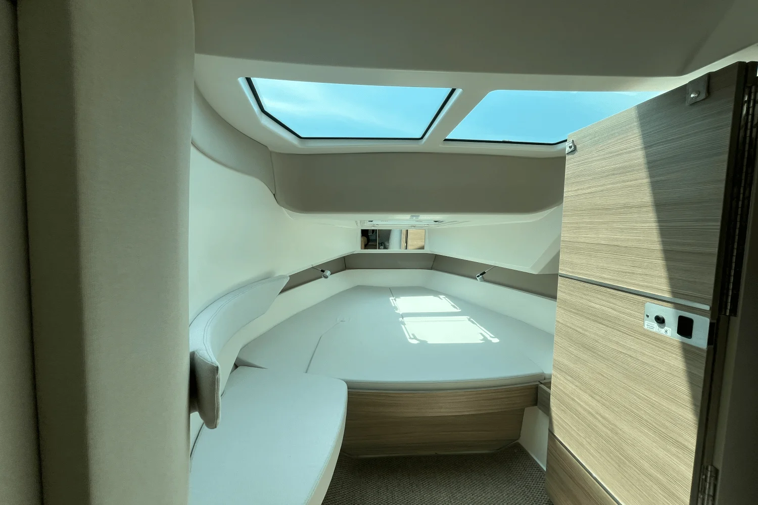 2025 Saxdor 320 GTC Image Thumbnail #17