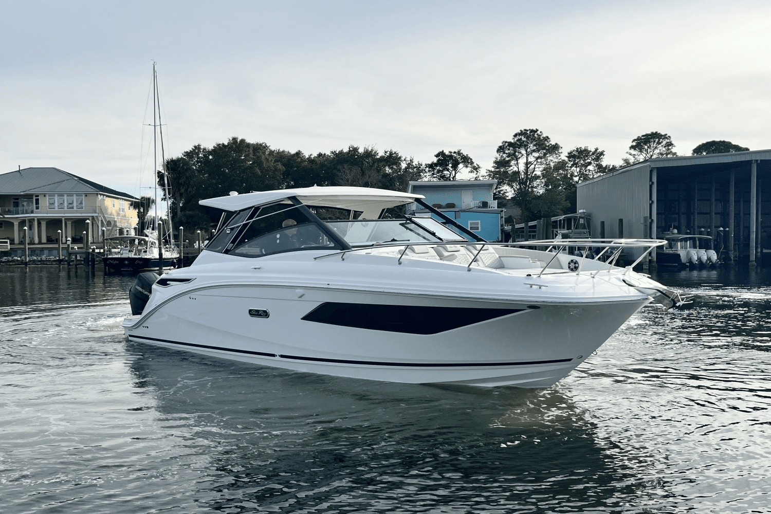 2025 Sea Ray Sundancer 320 Outboard Image Thumbnail #6