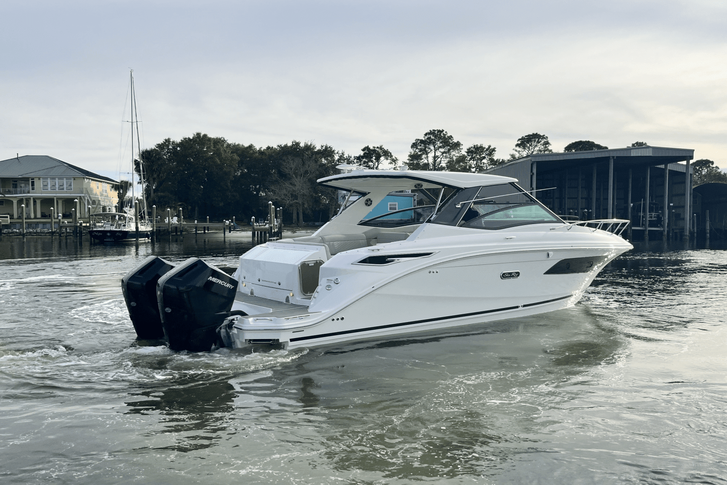 2025 Sea Ray Sundancer 320 Outboard Image Thumbnail #4