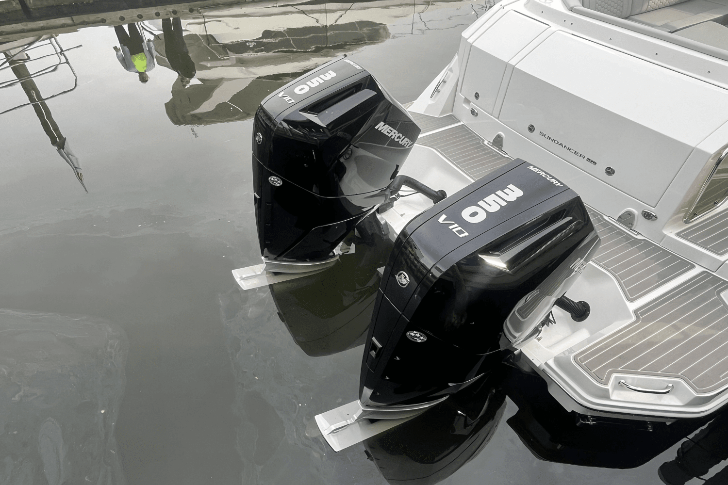 2025 Sea Ray Sundancer 320 Outboard Image Thumbnail #7