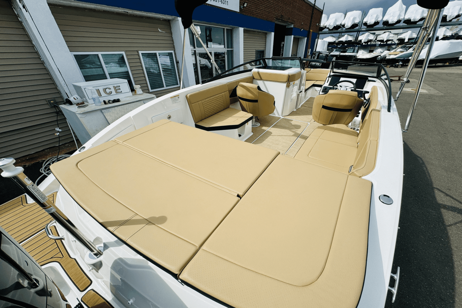 2025 Sea Ray SPX 230 Outboard Image Thumbnail #13