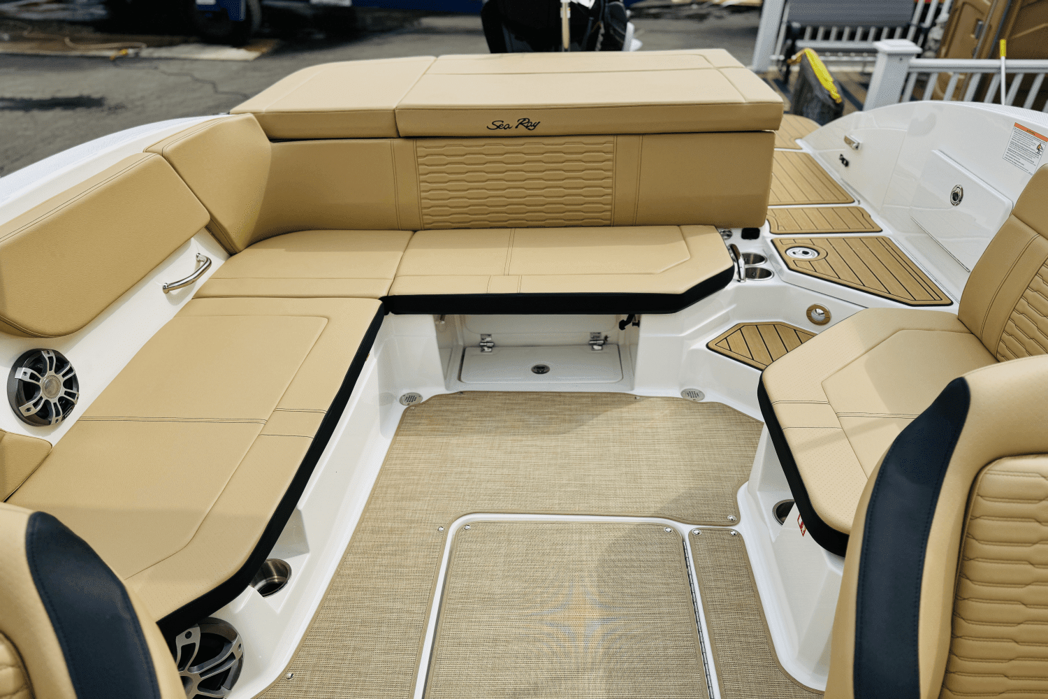 2025 Sea Ray SPX 230 Outboard Image Thumbnail #17