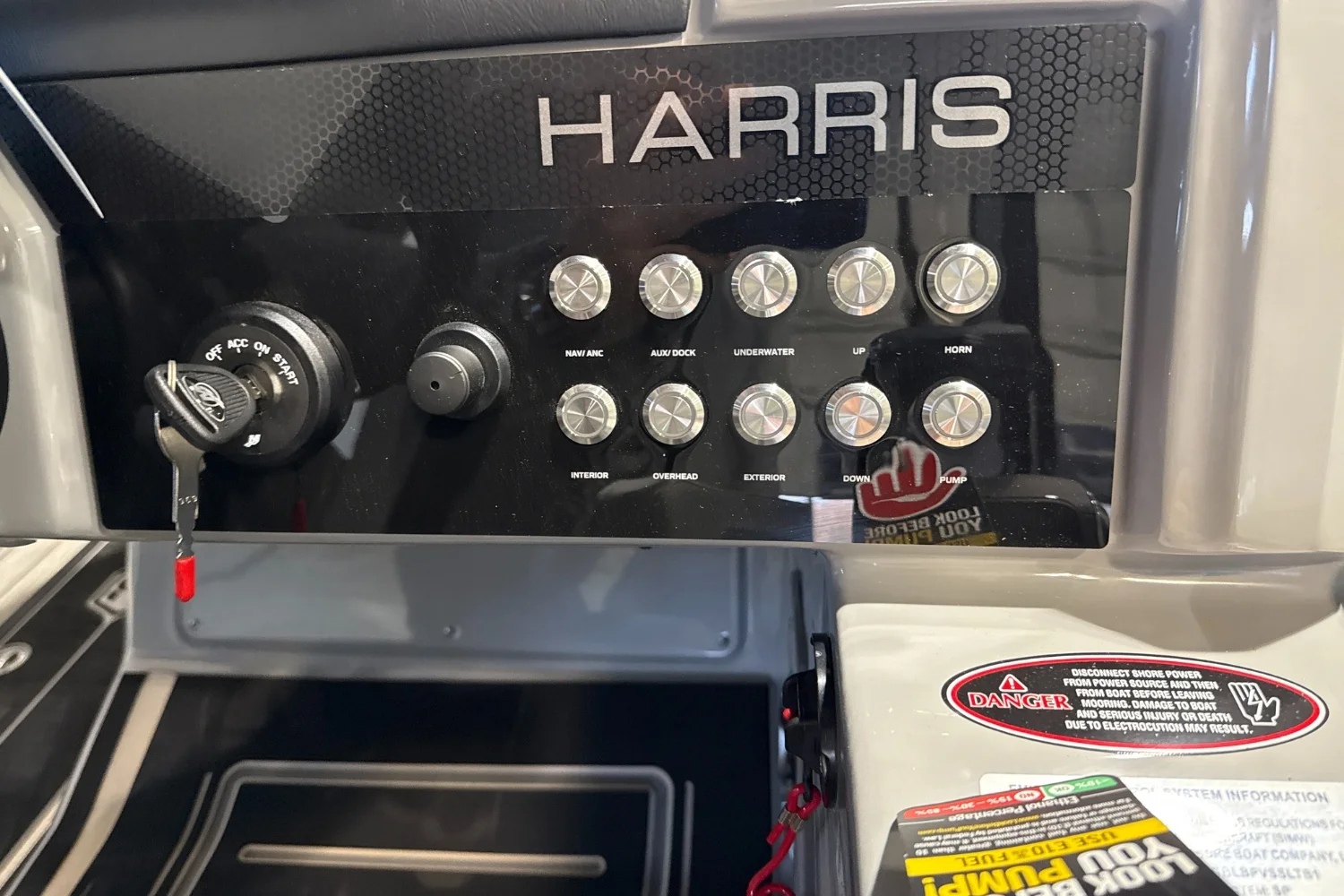 2025 Harris 230 Solstice Image Thumbnail #13