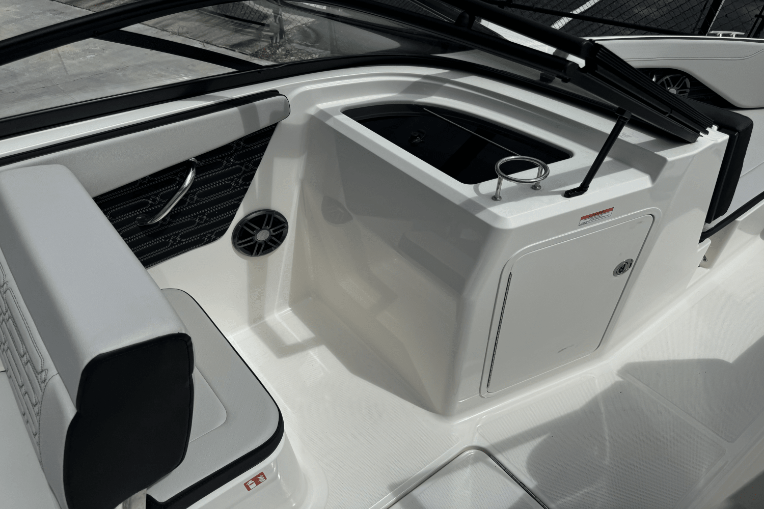 2025 Sea Ray SPX 210 Outboard Image Thumbnail #11